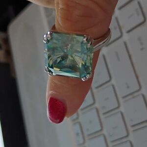 Gorgeous 10ct Blue Diamond Solitaire Size 7.5 AAA